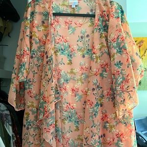 Lularoe topper Shirley size large pink with pretty floral print